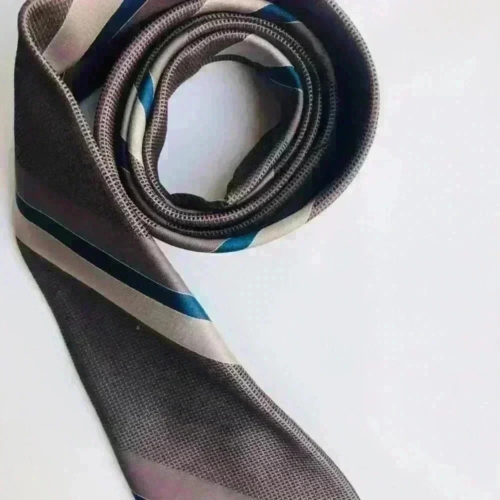 Oscar de la Renta Men’s Tie. - Picture 3 of 5